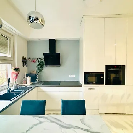 Bp-est Katona * Budapeste